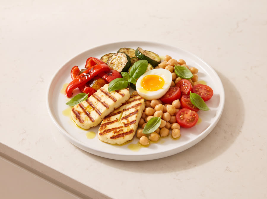 Vegetarian plate with grilled halloumi and roasted vegetables
